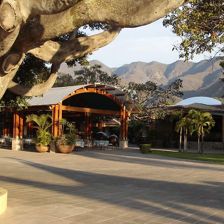 Real De Chapala Hotel Ajijic Bagian luar foto
